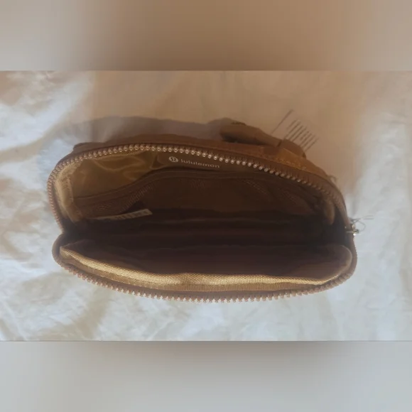 RARE Lululemon Everywhere Belt Bag 1L; ARTIFACT (Brown/Gold); Crossbody; Unisex - Picture 7 of 16